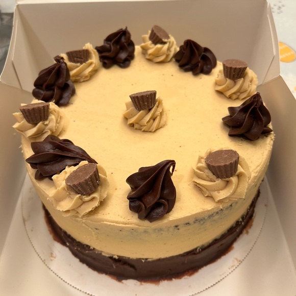 Meet your Posher, Lorie - Picture 3 of 4